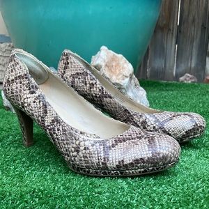 Naturalizer Tan/Cream Snake Print Pumps